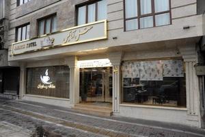 نمای بیرونی هتل آماتیس تهران