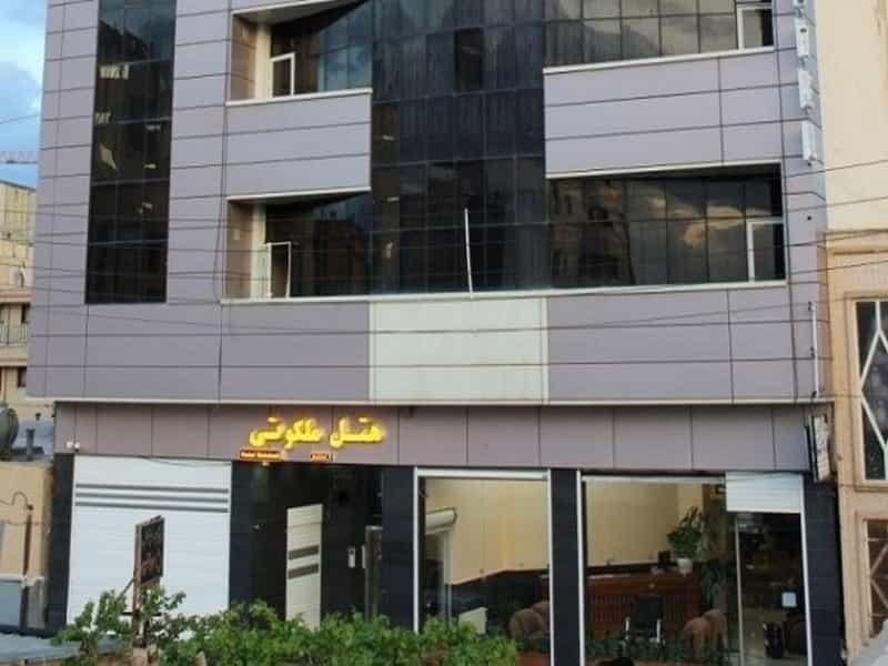نمای بیرونی هتل ملکوتی کرمان