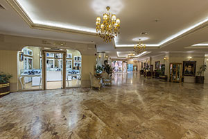 مرکز خرید هتل قصر طلایی مشهد