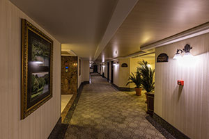 فضاي داخلي هتل قصر طلایی مشهد