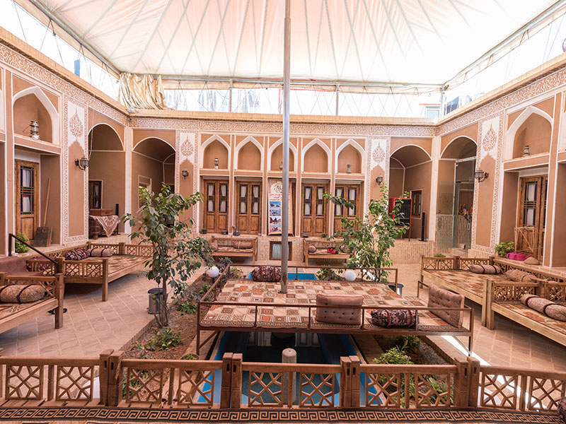 فضاي داخلي هتل سنتی رویای قدیم یزد
