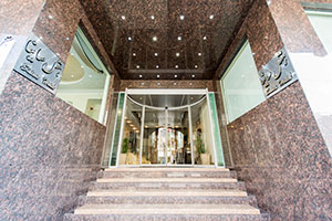 ورودی هتل ساینا تهران