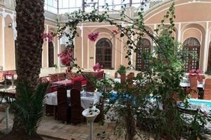 فضای داخلی هتل سنتی ادیب الممالک یزد