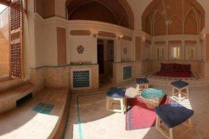 فضای داخلی هتل سنتی خانه ایرانی کاشان