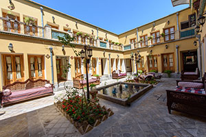 فضاي داخلي هتل سنتی طلوع خورشید اصفهان