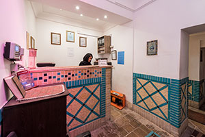 پذیرش هتل سنتی لب خندق یزد