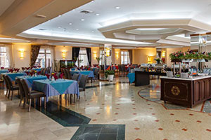 رستوران هتل قصر الضیافه مشهد