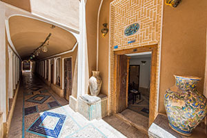 ورودی هتل سنتی ملک التجار یزد