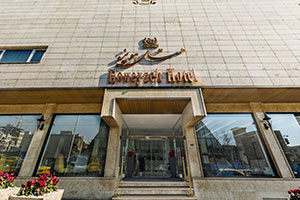 ورودی هتل هویزه تهران