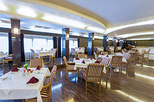 رستوران لاله هتل هویزه تهران