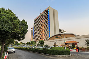 نماي بيروني هتل استقلال تهران