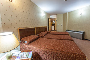 اتاق سه تخته هتل پارسیان سوئیت اصفهان 1