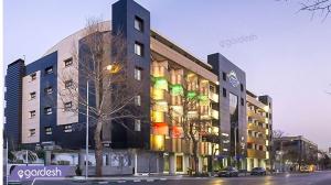 نمای ساختمان هتل خورشید تابان مشهد