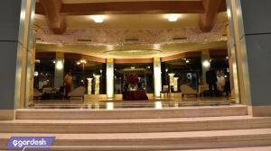 ورودی هتل بزرگ ارم 