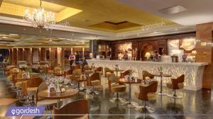 کافی شاپ هتل بزرگ