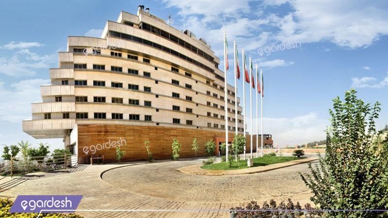نمای ساختمان هتل بزرگ