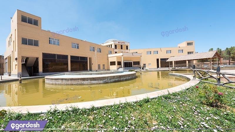 نمای ساختمان هتل زنبق