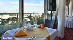 رستوران هتل سفیر