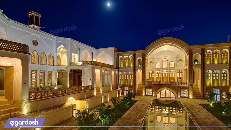 نمای ساختمان هتل سنتی خانه منوچهری