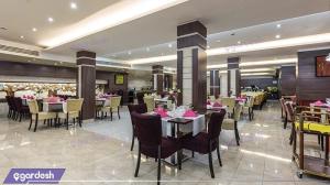 رستوران هتل پارسیان اوین