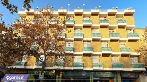 نمای ساختمان هتل پارسیان عالی قاپو