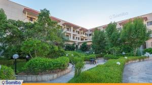 محوطه هتل گراند