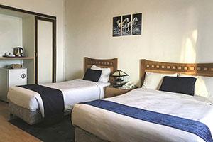 اتاق دو تخت توئین رو به دریا هتل سفید کنار بندر انزلی 1