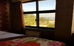 هتل آپارتمان پرشیا نوشهر سوئیت یک خواب دو تخت رو به دریا