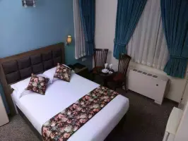 هتل هالی تهران سوئیت یک خواب دو تخت