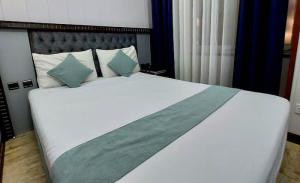 هتل سعدی تهران دو تخت برای یک نفر