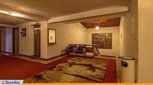 راهرو هتل سفید کنار بندر انزلی