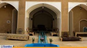 حیاط هتل سنتی خونه نقلی