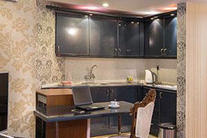 آشپزخانه سوئیت معمولی هتل پتروشیمی تبریز