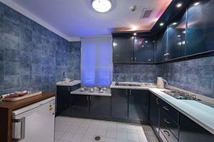 آشپزخانه سوئیت رویال هتل پتروشیمی تبریز