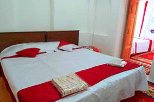 چهار تخت سه دری (نسترن) سرای سنتی شعرباف یزد