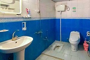 سرویس بهداشتی اتاق سه تخت سرای سنتی شعرباف یزد