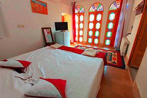 اتاق دو تخت دبل سه دری (بنفشه) سرای سنتی شعرباف یزد