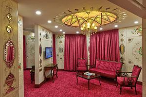 سوئیت یک خوابه دو تخت کلاسیک قجری هتل ارگ جدید یزد