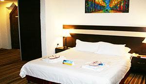 کابانا دو تخت رویال محوطه (رو به باغ)