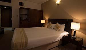  یک تخت استاندارد