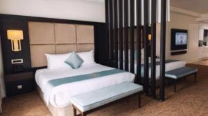 چهار تخت بالکن دار