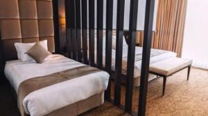 سه تخت بالکن دار