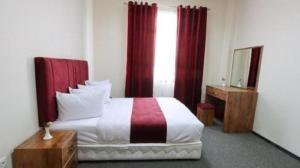 سوئیت سه تخت برای دو نفر(تخت دبل + کاناپه تخت شو)