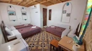 هتل سنتی راز شیراز سه تخت