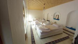 اقامتگاه سنتی هشت گنج شیراز چهار تخت دیبه خسروی.