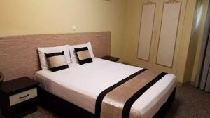 هتل صدرا شیراز دو تخت