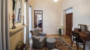 بوتیک هتل نظامیه تهران دو تخت دبل بالا خونه