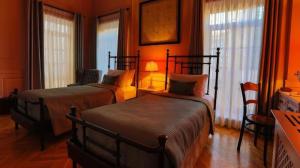 بوتیک هتل نظامیه تهران دو تخت توئین گوشواره