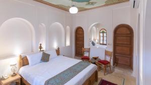 هتل بوتیک ایران مهر شیراز دوتخت داچی