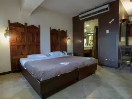 هتل چهل پنجره اصفهان سوئیت رویال برای دو تخت